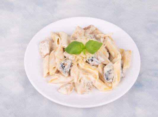 Delicious creamy pasta with rich white sauce from Heeran Al Dar Cafeteria, featuring pasta and white sauce with a hint of garlic and herbs.